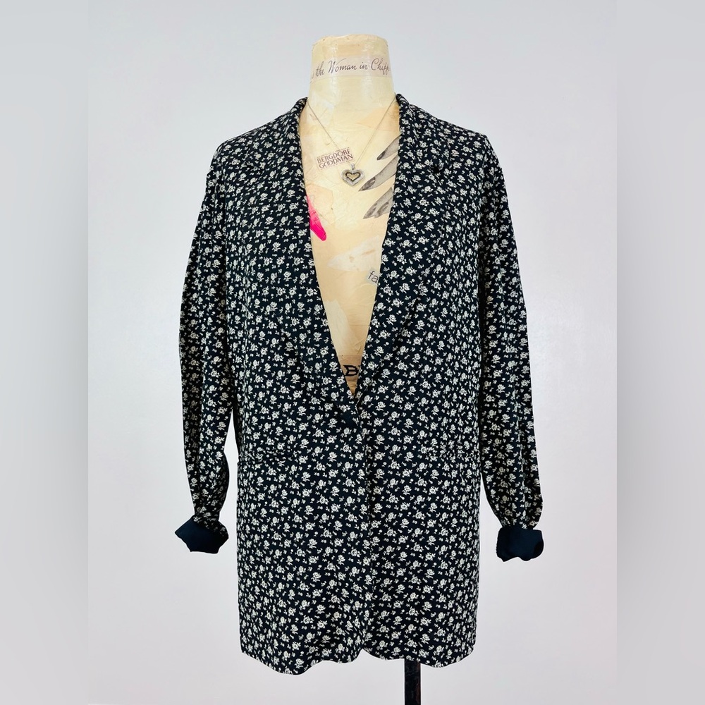 LAST CHANCE 🌈 VTG 1990s Floral Black + White Blazer